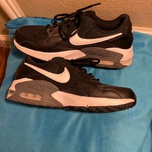 black nike airmax